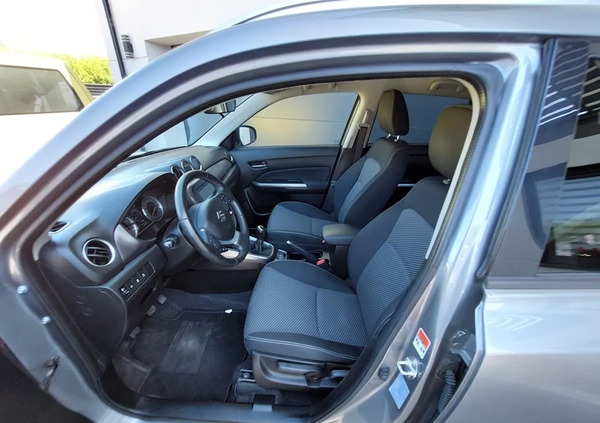 Suzuki Vitara cena 59900 przebieg: 70000, rok produkcji 2019 z Rzgów małe 121